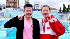 Ánh Viên và em trai Quang Thuấn tại giải ở TT-Huế.  