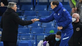  HLV Thomas Tuchel đối đầu Carlo Ancelotti khi còn dẫn dắt Everton ở mùa qua.