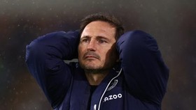 Frank Lampard bất lực chứng kiến Everton lún sâu vào khủng hoảng. Ảnh: Getty Images