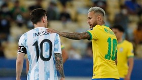 Lionel Messi và Neymar giờ sẽ đối đầu thêm 2 lần cho đến World Cup.