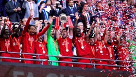 Liverpool có danh hiệu FA Cup thứ 8 và đầu tiên sau 16 năm chờ đợi. Ảnh: Getty Images