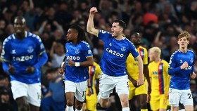 Everton chính thức trụ hạng sau màn lội ngược dòng kịch tính. Ảnh: Getty Images
