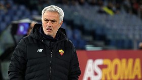 Jose Mourinho sẽ trở thành nhà cầm quân đầu tiên thắng Europa Conference League?