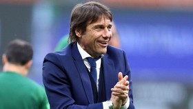HLV Antonio Conte đã cam kết sẽ tiếp tục với Tottenham ở mùa tới. Ảnh: Getty Images
