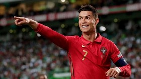 Cristiano Ronaldo hạnh phúc khi giải được cơn khát bàn thắng cho đội tuyển.