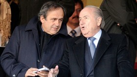 Sepp Blatter (phải) và Michel Platini khi còn tại nhiệm.