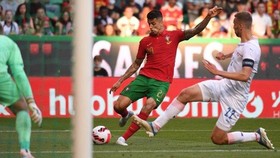 Joao Cancelo ghi bàn trận thứ 2 liên tiếp giúp Bồ Đào Nha chiến thắng.
