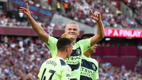 Erling Haaland ra mắt hoàn hảo với cú đúp bàn thắng. Ảnh: Getty Images