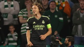 Luka Modric vẫn đang tận hưởng hạnh phúc chơi bóng ở tuổi 37.