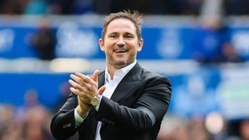 HLV Frank Lampard nhẹ nhõm khi cuối cùng cũng được tận hưởng chiến thắng. Ảnh: Getty Images