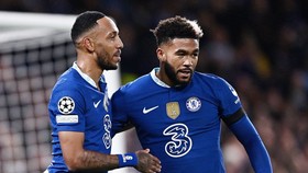 Các người hùng Pierre-Emerick Aubameyang và Reece James mang về chiến thắng cho Chelsea.