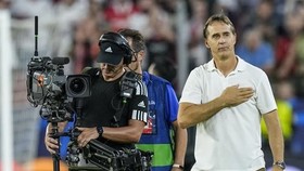 HLV Julen Lopetegui bình thản đón nhận quyết định sa thải sau trận thua Dortmund.