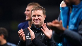 HLV Eddie Howe đang giúp Newcastle chuyển mình mạnh mẽ. Ảnh: Getty Images