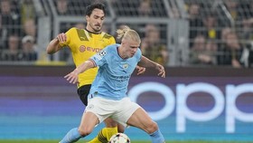 Erling Haaland chơi không tốt trong lần đầu trở lại sân đội bóng cũ Dortmund.
