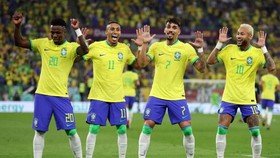 Neymar và đồng đội tuyển Brazil thật sự đang tận hưởng hạnh phúc trên sân.