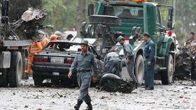 Cảnh sát điều tra hiện trường vụ đánh bom tại thủ đô Kabul, Afghanistan, ngày 3-5-2017. Ảnh: REUTERS