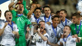 Niềm vui của U21 Đức sau khi đăng quang