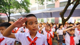 Các em học sinh Trường Lê Hồng Phong trong ngày khai trường. Ảnh: HOÀNG HÙNG