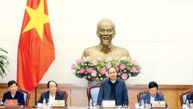 Thủ tướng Nguyễn Xuân Phúc phát biểu  chỉ đạo tại Hội nghị tổng kết quan hệ  Việt Nam - Lào năm 2017 và triển khai phương hướng hợp tác năm 2018 Ảnh: TTXVN  