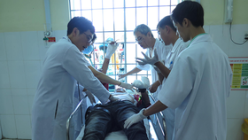 Nạn nhân vụ tai nạn được điều trị tại Bệnh viện Đa khoa tỉnh Khánh Hòa