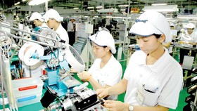  Sản xuất linh kiện điện tử tại doanh nghiệp Nhật Bản trong KCX Tân Thuận	Ảnh: THÀNH TRÍ