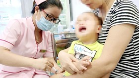 Bộ Y tế khuyến cáo trẻ nhỏ cần được tiêm đầy đủ các loại vaccine trong Chương trình tiêm chủng mở rộng để phòng ngừa dịch bệnh nguy hiểm            Ảnh: HOÀNG HÙNG