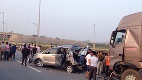 Vụ tai nạn thảm khốc trên cao tốc Hà Nội - Thái Nguyên do xe Innova đi lùi đã khiến 4 người tử vong