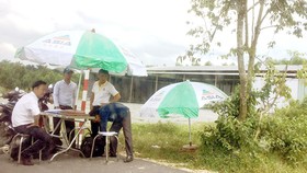 Nhân viên môi giới tại một dự án phân lô bán nền xã Phước Tân, TP Biên Hòa