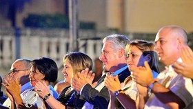 Chủ tịch HĐNN và HĐBT Cuba Miguel Díaz-Canel Bermúdez tham dự Gala "Mãi mãi Fidel". Ảnh:  TTXVN