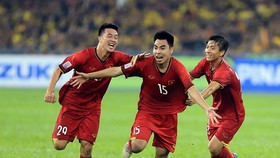 Niềm vui của các cầu thủ Việt Nam sau bàn thắng thứ 2. Ảnh: MINH HOÀNG