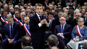 Cuộc gặp giữa Tổng thống Macron với hơn 600 thị trưởng vùng Normandie 