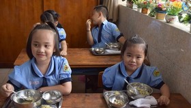 Dinh dưỡng trẻ em lứa tuổi học đường đóng vai trò quan trọng phát triển toàn diện của trẻ