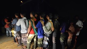 Lao động nhập cư bất hợp pháp bị bắt giữ tại Klang, ngoại ô Kuala Lumpur, Malaysia. Nguồn: TTXVN