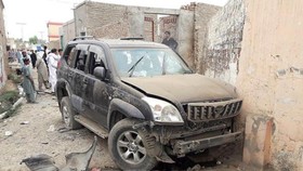Hiện trường vụ tấn công khủng bố xảy ra ở ở huyện Dera Ismail Khan. Nguồn TTXVN