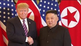 Tổng thống Donald Trump và nhà lãnh đạo Triều Tiên Kim Jong Un tại Hội nghị thượng đỉnh Hoa Kỳ-Triều Tiên lần hai