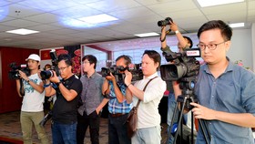 Các phóng viên tác nghiệp trong ngày khánh thành Trung tâm Báo chí TPHCM. Ảnh: VIỆT DŨNG