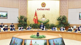 Thủ tướng Nguyễn Xuân Phúc phát biểu tại phiên họp.  Ảnh: VIẾT CHUNG