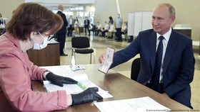 Tổng thống Nga Putin tham gia bỏ phiếu sửa đổi Hiến pháp. Nguồn: AP