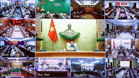 Thủ tướng Nguyễn Xuân Phúc chủ trì cuộc họp trực tuyến của Thường trực Chính phủ về công tác phòng chống dịch Covid-19 với sự tham dự của đầy đủ các bộ, ban ngành, địa phương trong cả nước.