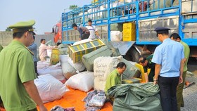 Phát hiện xe tải chở hàng lậu từ Tây Ninh về TPHCM