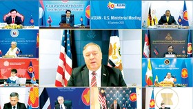 Ngoại trưởng Mỹ Mike Pompeo (ảnh giữa) phát biểu trong hội nghị trực tuyến  với Ngoại trưởng các nước ASEAN 