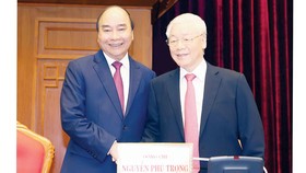Tổng Bí thư, Chủ tịch nước Nguyễn Phú Trọng  và Thủ tướng Nguyễn Xuân Phúc tại hội nghị. Ảnh: TTXVN
