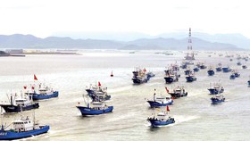 Tàu cá Trung Quốc tràn ra Biển Đông 