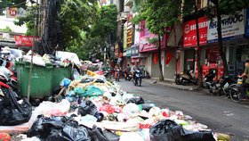 Hà Nội: Làm rõ trách nhiệm để xảy ra ùn ứ rác thải