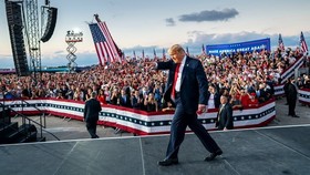 Một cuộc vận động tranh cử của Tổng thống Mỹ Donald Trump tại Sanford, Florida, ngày 12-10. Ảnh: NYTimes