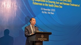 Thứ trưởng Ngoại giao Nguyễn Quốc Dũng phát biểu tại hội thảo. Nguồn: DANGCONGSAN.VN