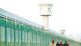 Một trong những Trung tâm đào tạo nghề tại Tân Cương,  nơi phương Tây cáo buộc Trung Quốc giam giữ người Duy Ngô Nhĩ