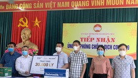 TH tặng hơn 30.000 sản phẩm sữa và đồ uống đến lực lượng chống dịch và người cách ly tại thị xã Hoàng Mai