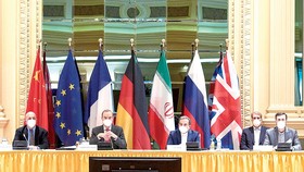 Các nhà đàm phán Iran và Mỹ tại hội nghị ở Vienna, Áo. Ảnh: BBC