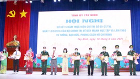 Tỉnh ủy Tây Ninh khen thưởng tập thể, cá nhân có thành tích xuất sắc trong học tập và làm theo tư tuởng, đạo đức,  phong cách Hồ Chí Minh giai đoạn 2016-2021 